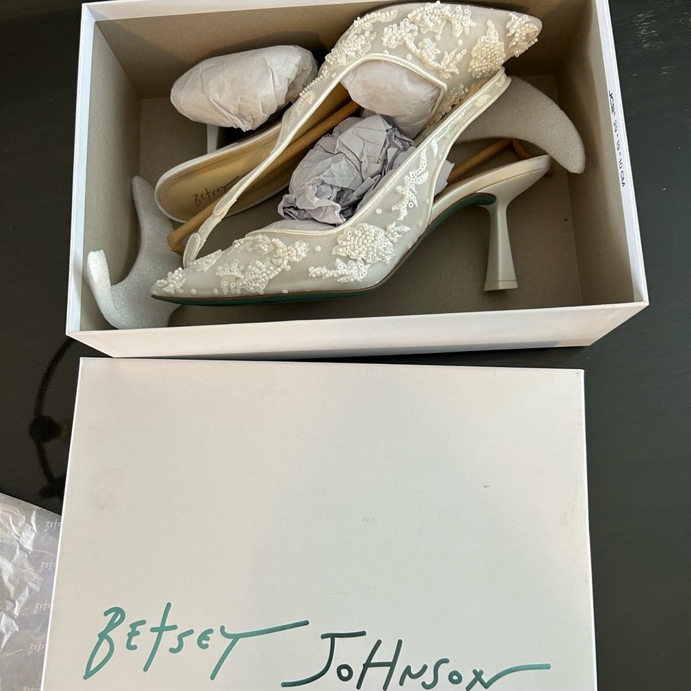 Blue by Betsey Johnson Nikki Mesh Flower Beaded Slingback Pumps